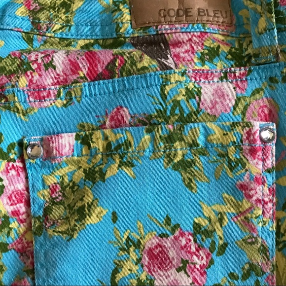 Code Bleu Rose Print High Rise Aimee Denim Crop - Picture 5 of 5